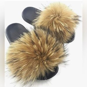 NWOT Faux Fur Slides Fuzzy Slippers Fluffy Sandals  House Shoes Indoor Outdoor